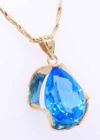 Gorgeous Yellow Gold Blue Topaz pendant on Chain