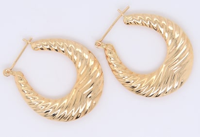 Beautiful Yellow Gold Medium oval Hoop Earrings