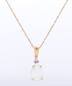 10KT Yellow Gold Opal Pendant With Chain