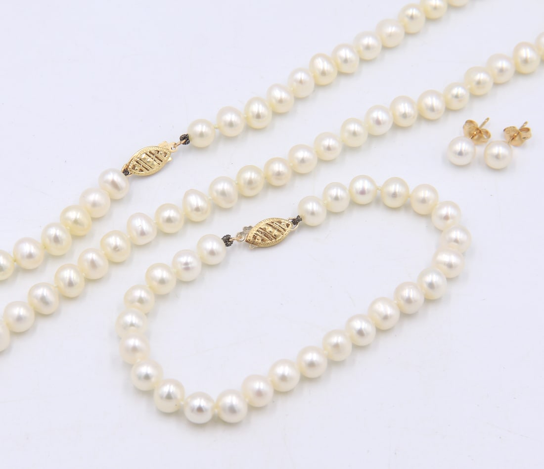 Set of 6.5-7mm Pearl necklace, bracelet and stud earrings in 14kt Yellow gold (1 of 10)