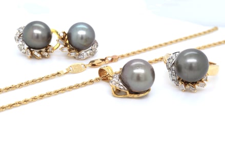 Set of 14kt yellow gold black pearl and diamond jewelry