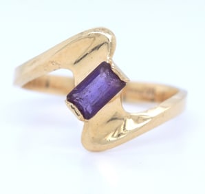 14kt Yellow gold Emerald cut amethyst ring