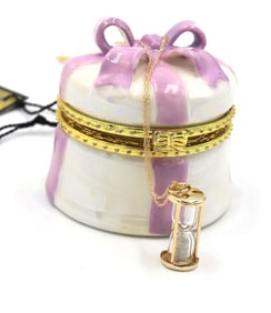 14kt Yellow gold Hourglass diamond dust pendant on chain necklace