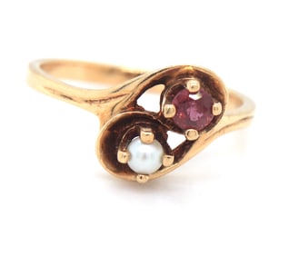 10kt Yellow gold pearl and diamond ring