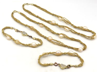 Lot of costume jewelry