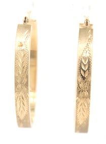 10kt Yellow gold floral oval earrings