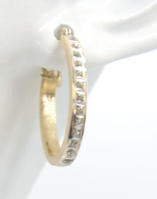 14kt Yellow gold diamond earrings