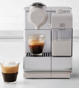 Pre-owned Larissama Touch Espresso Machine by DeLonghi with adjust the Milk Froth Texture