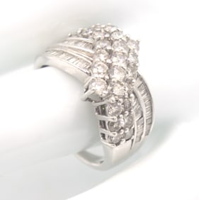 10kt White gold diamond cluster ring