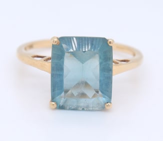 10KT Yellow Gold blue Topaz Ring