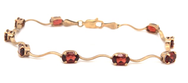10kt Yellow gold oval garnet link bracelet