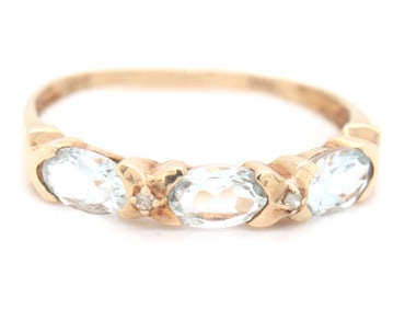 10kt Yellow gold Aquamarine band