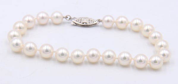White Fresh Water Pearl Bracelet