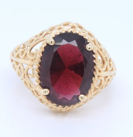 10KT Yellow Gold Oval Garnet With Heart Design Band Ring