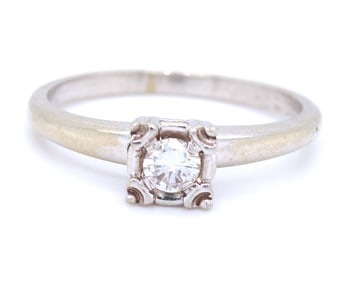 14kt White gold diamond ring
