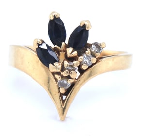 14kt Yellow gold blue sapphire ring