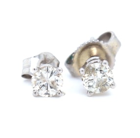 14kt White gold approximate 0.30ctw diamond stud earrings