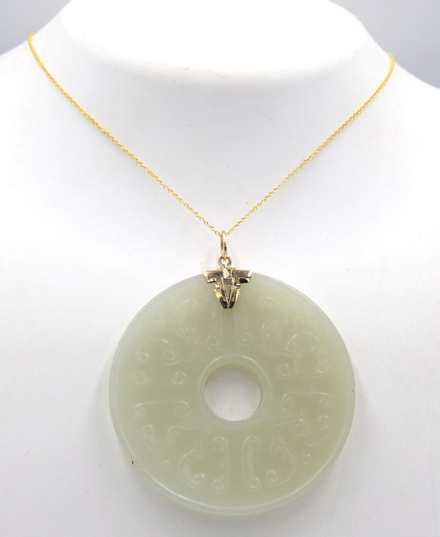 14kt Yellow gold round circle Chinese pendant on chain (1 of 5)