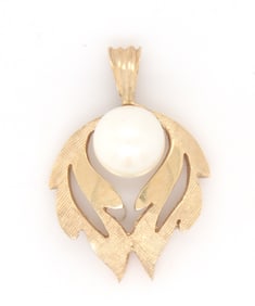 14kt Yellow gold fresh water pearl pendant
