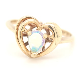 10kt Yellow gold heart shaped opal ring