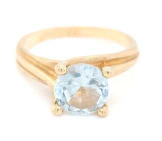 10kt Yellow gold Aquamarine ring