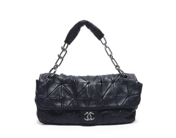 Chanel black lamb skin diamond quilting leather and chain shoulder bag