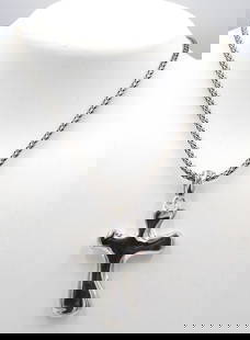925 Sterling silver signed cross pendant on Byzantine chain necklace: 925 Sterling silver signed cross pendant on adjustable 16-18 inches Byzantine chain necklace. Total weight of necklace is 33.9 grams.