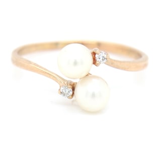 10kt Yellow gold white fresh water pearl bypass ring