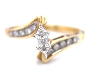 10kt Yellow gold diamond ring