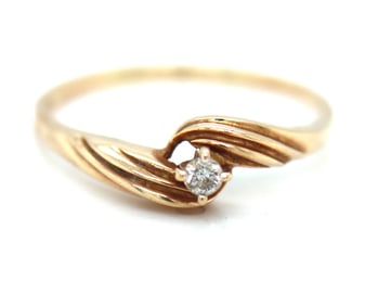 10kt Yellow gold diamond ring