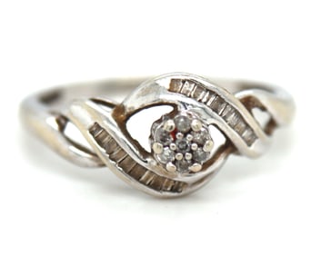 10kt White gold diamond ring