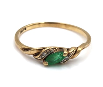 10kt Yellow gold emerald cocktail ring