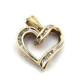 10kt Yellow gold diamond heart shaped pendant