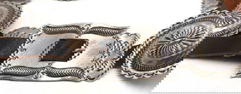 Vintage 925 sterling silver American Navajo Concho belt: Vintage 925 sterling silver American Navajo Concho black leather belt. The total weight of the belt is 377.9 grams.