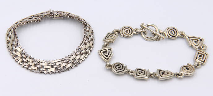 Lot of 2 Vintage 925 Sterling Silver Bracelets: Lot of 2 Vintage 925 Sterling Silver Bracelets. 7 inches in Length. Total weight of Lot 49 Grams.