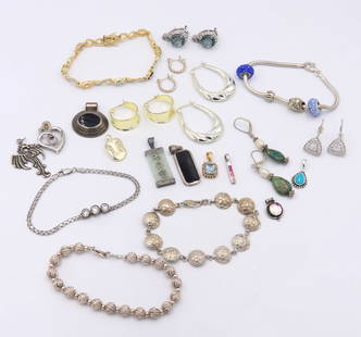 Group Lot of Vintage 925 Sterling Silver Miscellaneous Jewelry: Group Lot of Vintage 925 Sterling Silver Miscellaneous Jewelry. Bracelets, Pendants and Earrings. Total weight of Lot 100.5 Grams.