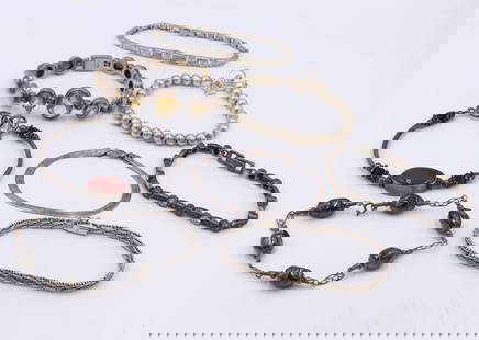 Group lot of vintage 925 sterling silver bracelets: Group lot of vintage 925 sterling silver bracelets. 7 inches ball beads bracelet with toggle clasp. 7.25 inches Versache link bracelet. 8 inches ball link bracelet. 7.25 Italian fancy link bracelet. 7