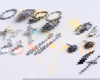 Group lot of vintage 925 sterling silver miscellaneous jewelry: Group lot of vintage 925 sterling silver miscellaneous jewelry. Total weight of lot 67.7 grams.