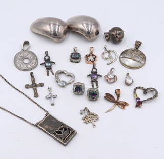Group lot of vintage 925 sterling silver miscellaneous jewelry: Group lot of vintage 925 sterling silver miscellaneous jewelry. Total weight of lot 58.1 grams.