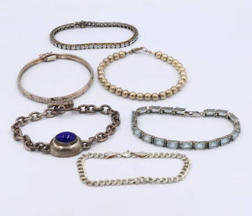 Vintage 925 sterling silver group lot of bracelets: Vintage 925 sterling silver group lot of bracelets. Total weight of lot 80.38 grams.