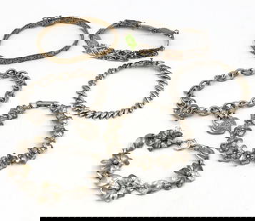Group lot of vintage 925 sterling silver bracelets: Group lot of vintage 925 sterling silver bracelets. Total weight of lot 82.9 grams.