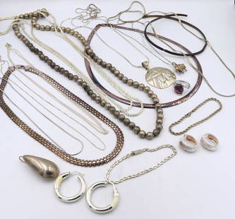 Big group lot of Vintage 925 sterling silver mixed jewelry: Big group lot of Vintage 925 sterling silver mixed jewelry. Necklaces. Bracelets and earrings. Total weight of lot 265 grams.