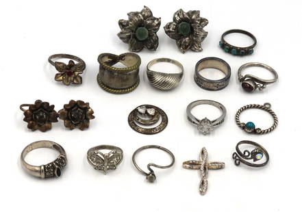 Group lot of Vintage 925 sterling silver Jewelry: Group lot of Vintage 925 sterling silver Jewelry. Rings, earrings and pendant. Total weight of lot 48.9 grams.
