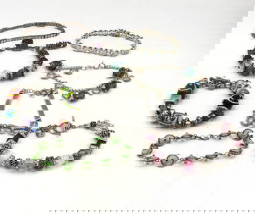 Group lot of 8 Vintage 925 sterling silver bracelets: Group lot of 8 Vintage 925 sterling silver bracelets. Total weight of lot is 95.3 grams.