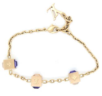Louis Vuitton bracelet Collier Gamble LV rhinestone sparkly cub: Louis Vuitton charm bracelet Collier Gamble LV rhinestone sparkly cub. Total weight of bracelet is 12.2 grams.