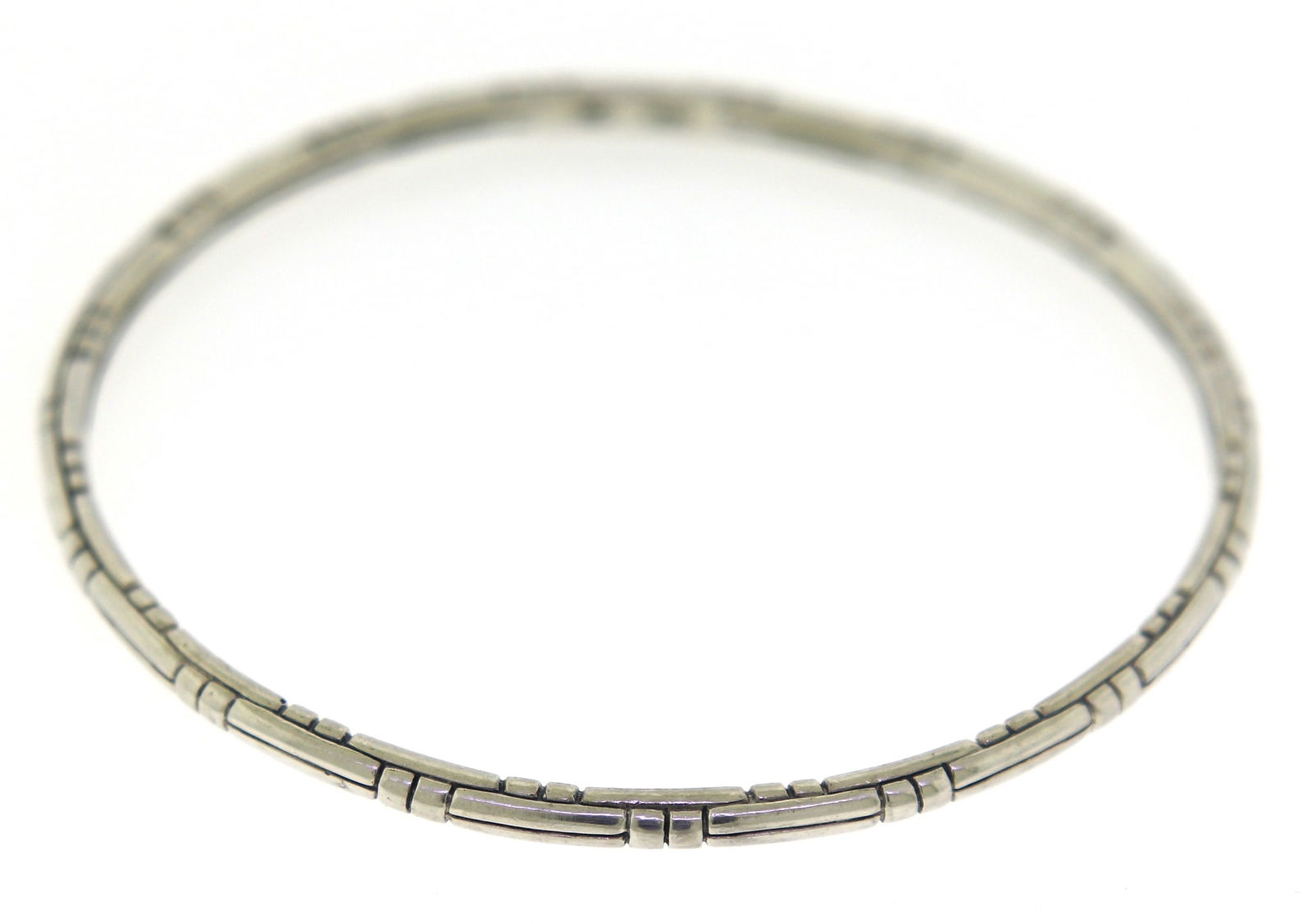 Stylish John Hardy Sterling Silver Bedeg Slim Bangle Bracelet: This Stylish 925 Sterling Silver Bangle Bracelet designed by John Hardy features their Bedeg Motif in a Slim Bangle Bracelet. This bangle bracelet weighs approx. 14 Grams.