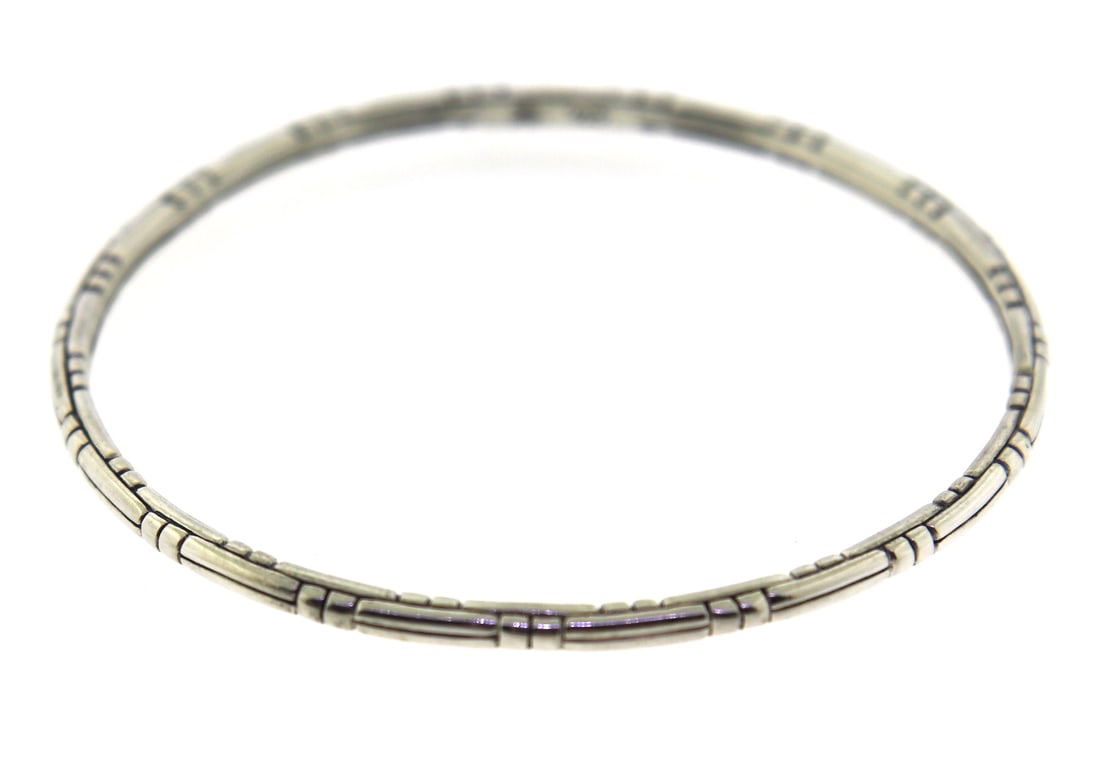 Trendy Sterling Silver John Hardy Bedeg Slim Bangle Bracelet: This Trendy 925 Sterling Silver Bracelet designed by John Hardy features their Bedeg Motif fashioned into a Slim Bangle Bracelet. This bangle bracelet weighs approx. 13.10 Grams.