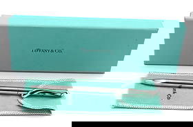 Tiffany & Co Elsa peretti pen: Tiffany & Co Elsa peretti pen in 925 sterling silver. The total weight of the pen is 25.20 grams. Comes with Tiffany box.