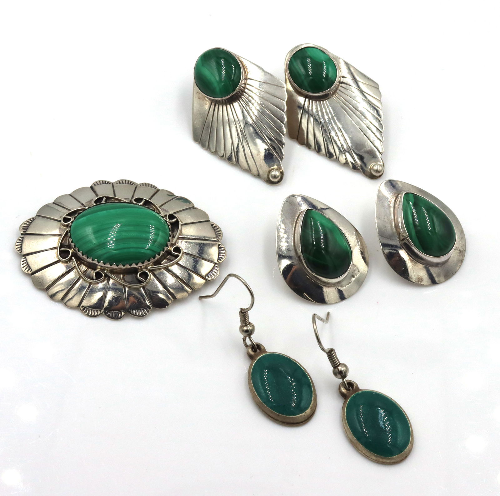 Group lot of Vintage 925 sterling silver jewelry: Group lot of Vintage 925 sterling silver jewelry. 3 Pairs of Malachite signed earrings and brooch. The total weight of the lot is 27.9 grams.