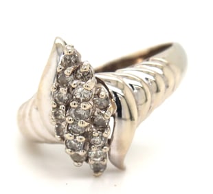 14kt White gold diamond ring